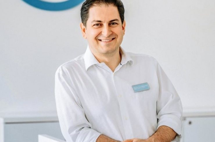 Augenarzt Dr. Victor Derhartunian FEBO ist der führende Augenlaser-Spezialist in der DACH-Region