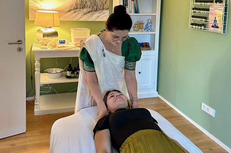 Ayurveda erleben: Natalie Stahl bietet ganzheitliche Massagen zur Förderung von Gesundheit und Wohlbefinden